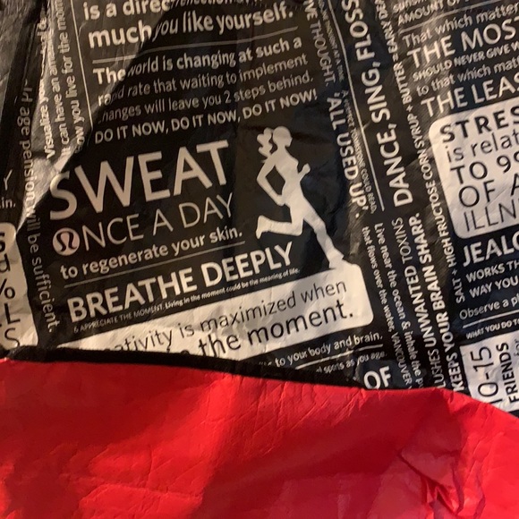 LULULEMON MANIFESTO GYM BAG LARGE Black, WHITE, RED 13” x 15” REUSABLE TOTE - Picture 4 of 12